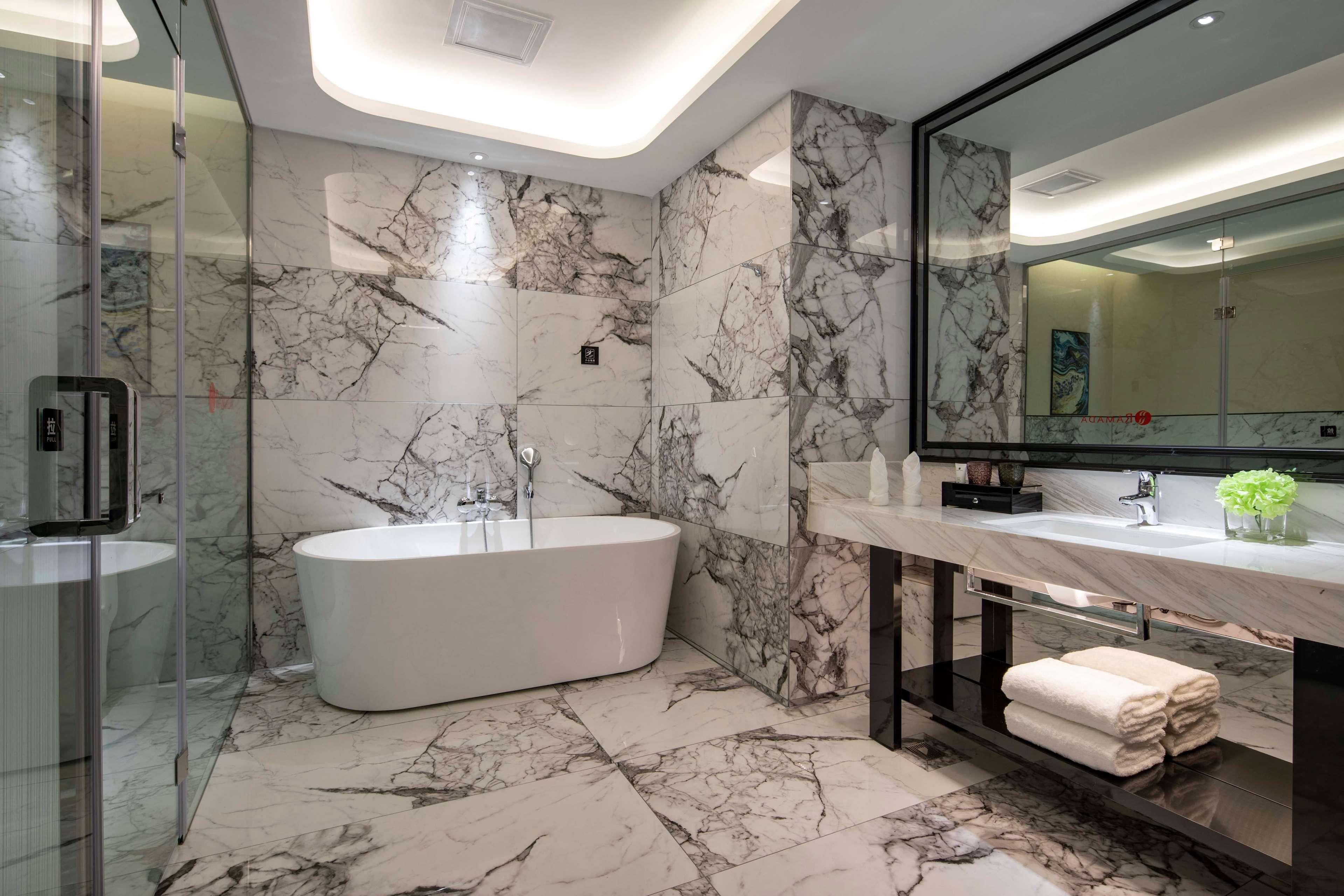 Ramada By Wyndham Mengzi Suites Exterior foto