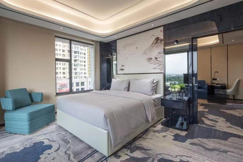 Ramada By Wyndham Mengzi Suites Exterior foto