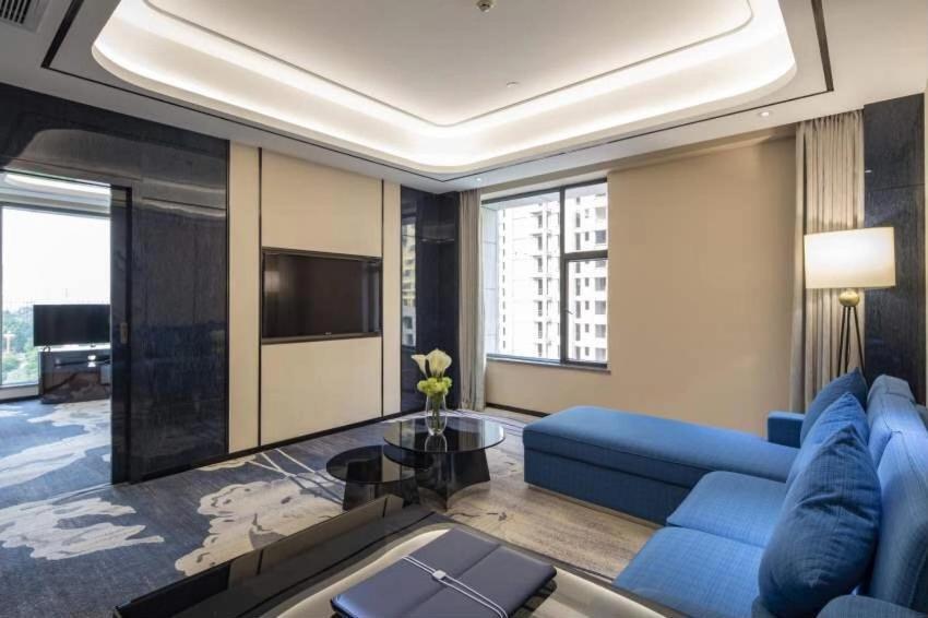Ramada By Wyndham Mengzi Suites Exterior foto